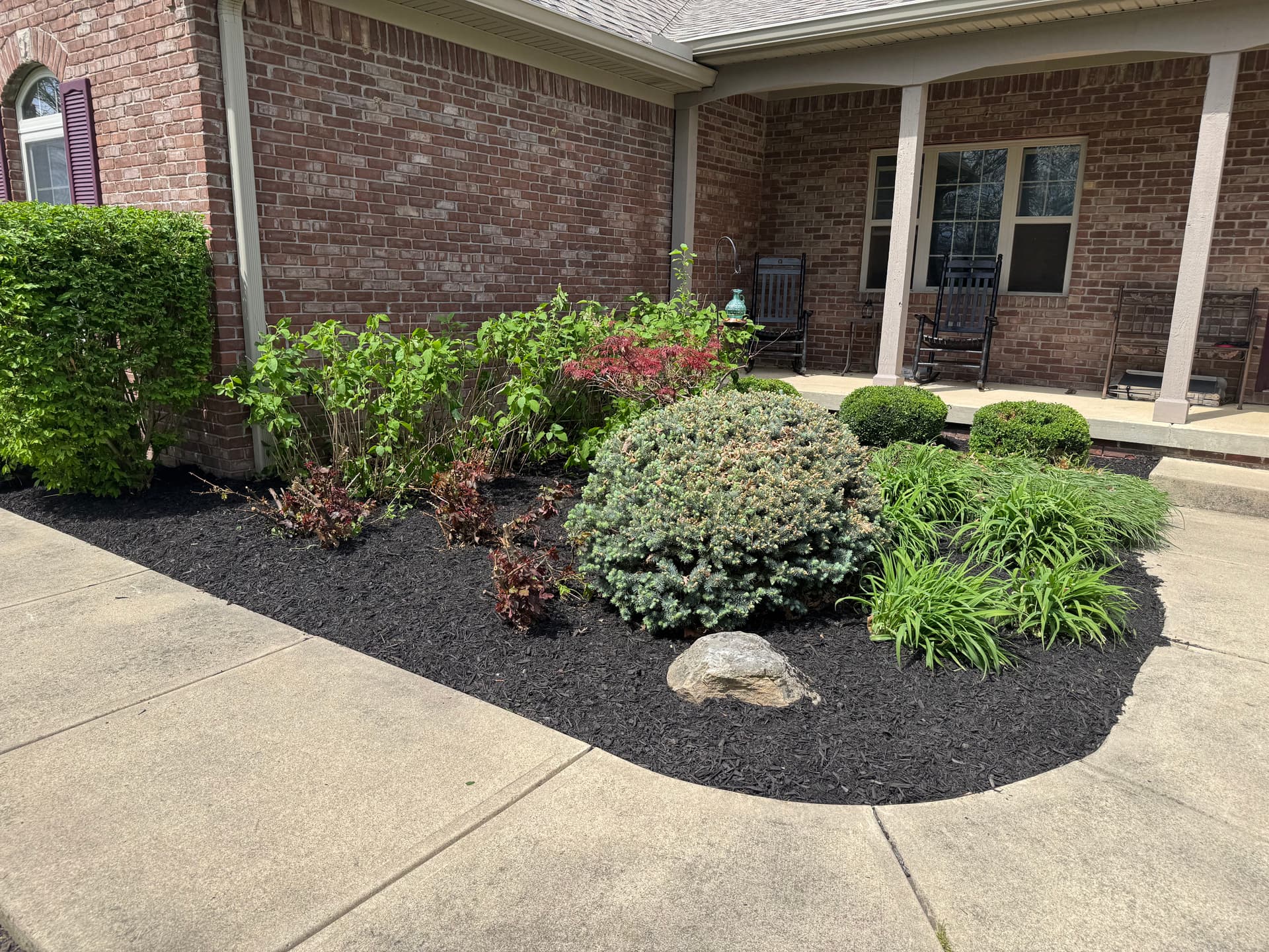 Gallery photos for Full Yard Cleanup With Fresh Mulch and Paver Repairs: Image #1